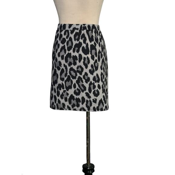 Olivia Rae gray back leopard print pull on mini skirt size Large - Picture 9 of 12